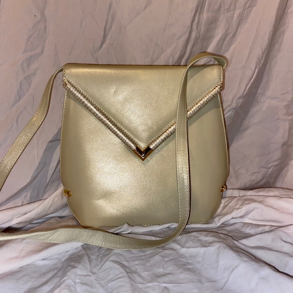 Silvery white bross body with gold details - Picture 1 of 3